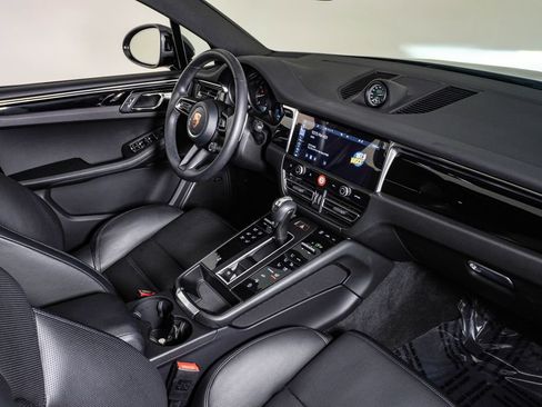 Certified 2026 Porsche Macan AWD/4WD image 14