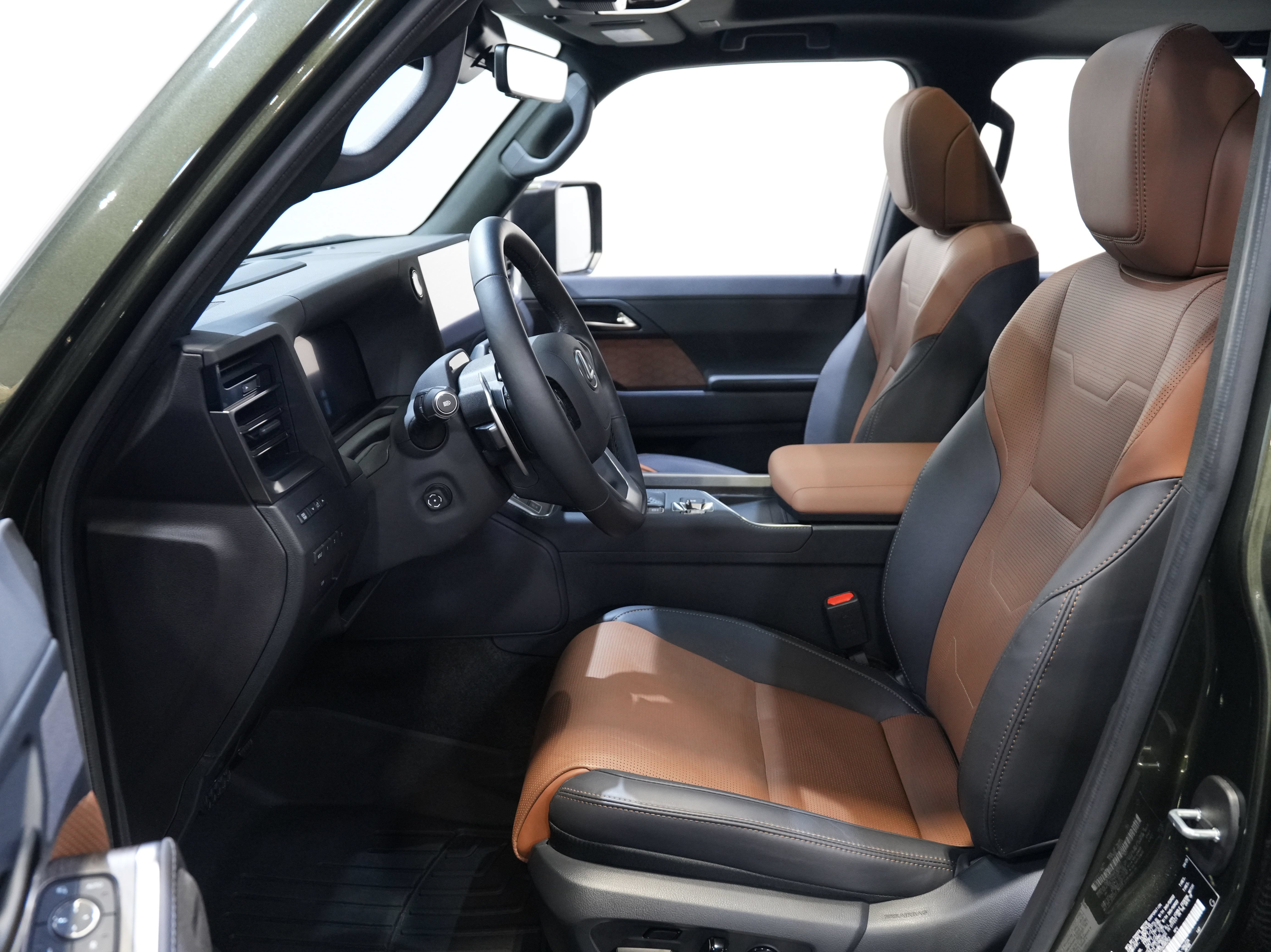 Used 2025 Lexus GX 550 w/ Accessory Package (Z1) AWD/4WD image 29