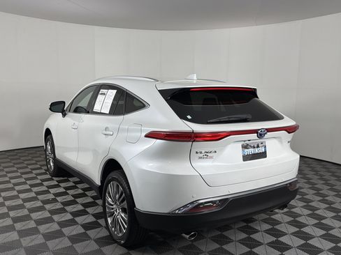 Used 2024 Toyota Venza XLE AWD/4WD image 12