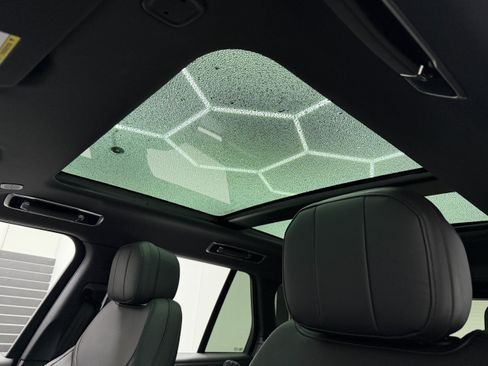 Used 2023 Land Rover Range Rover SE AWD/4WD image 3
