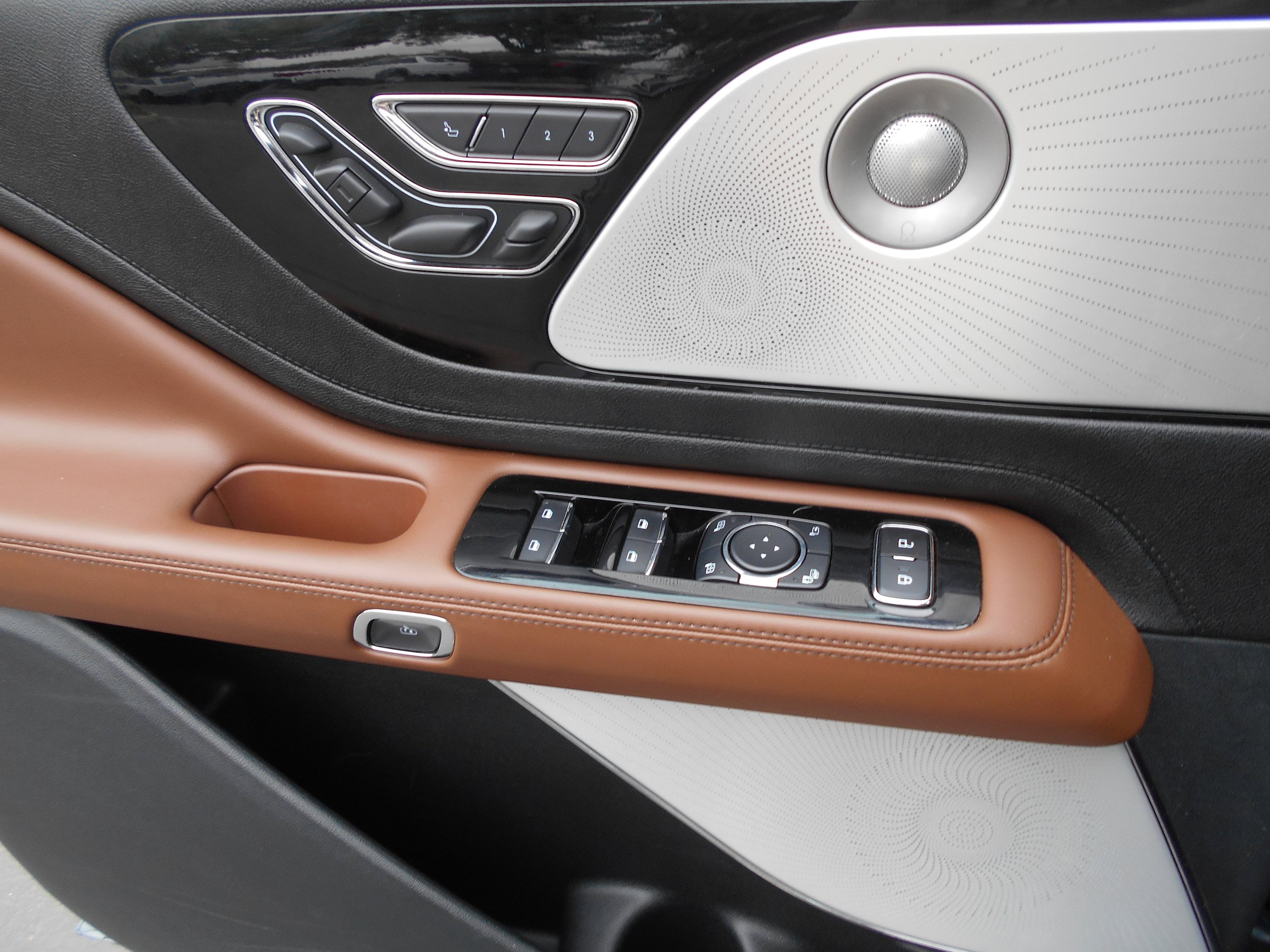 Used 2023 Lincoln Aviator Reserve w/ Equipment Group 201A AWD/4WD image 13