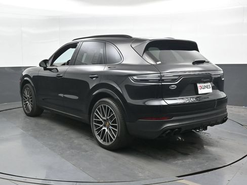 Used 2023 Porsche Cayenne AWD/4WD image 11