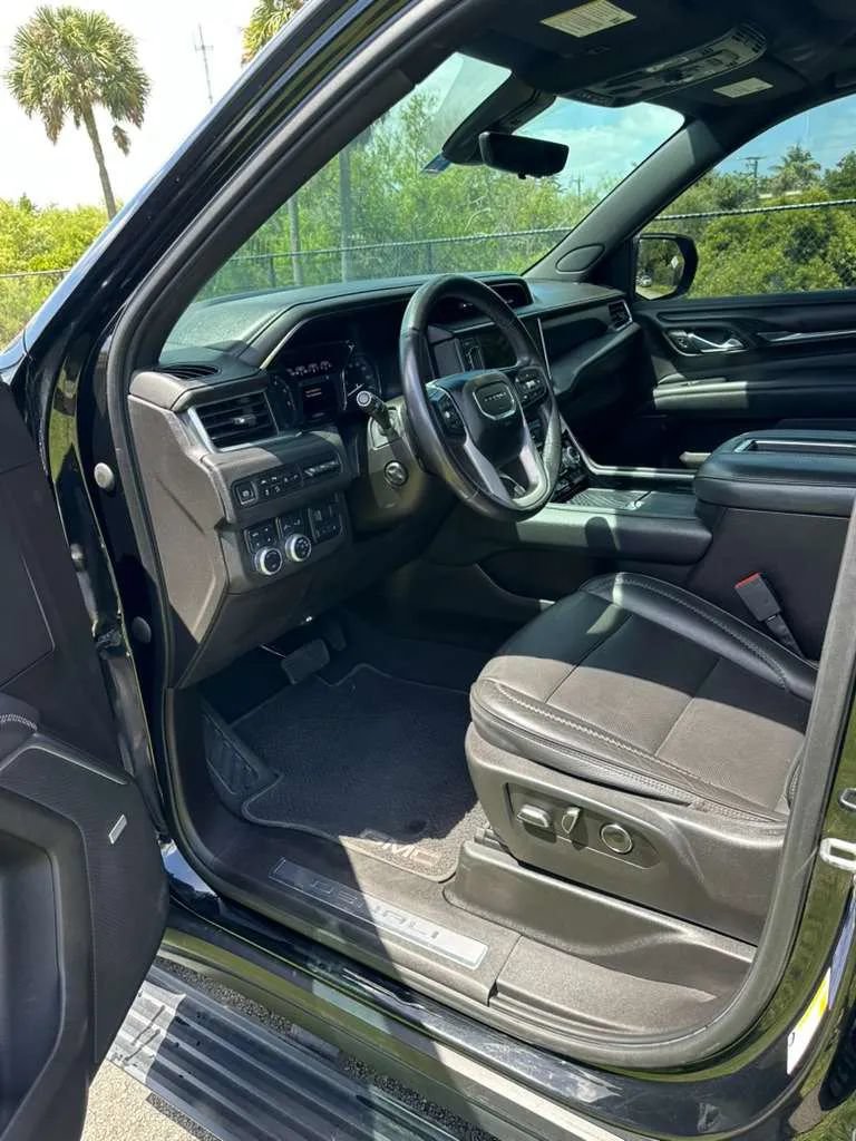 Used 2021 GMC Yukon Denali w/ Denali Ultimate Package AWD/4WD image 9