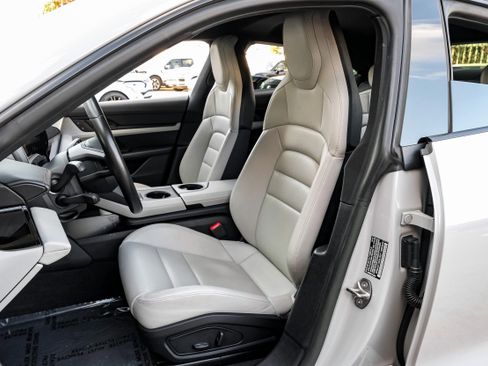 Used 2022 Porsche Taycan image 31