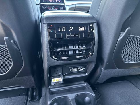 Used 2025 Jeep Grand Cherokee L Laredo w/ Luxury Tech Group I image 20