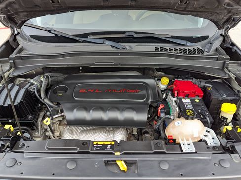 Used 2018 Jeep Renegade Latitude w/ Safety & Security Group image 26