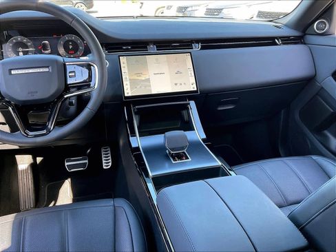 Used 2026 Land Rover Range Rover Evoque Dynamic SE AWD/4WD image 9