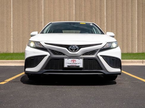 Used 2021 Toyota Camry SE AWD/4WD image 3
