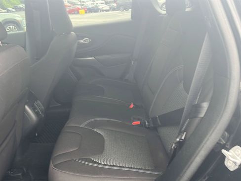 Used 2019 Jeep Cherokee Latitude w/ Cold Weather Group AWD/4WD image 22