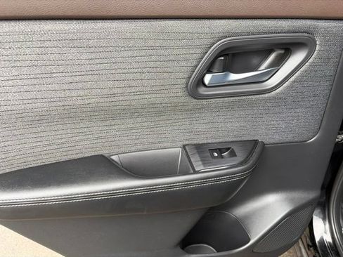Used 2023 Nissan Rogue SV FWD image 27