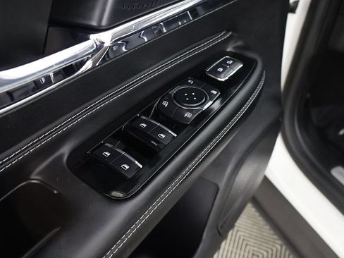 Used 2024 Lincoln Corsair AWD image 39