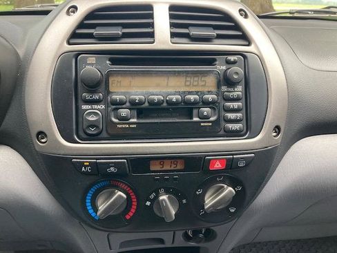 Used 2002 Toyota RAV4 2WD image 30