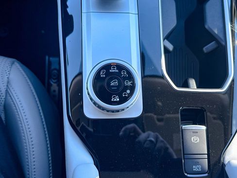 New 2025 Mitsubishi Outlander AWD image 40