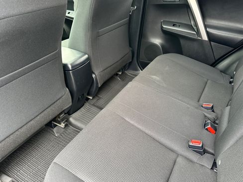 Used 2018 Toyota RAV4 XLE FWD image 12