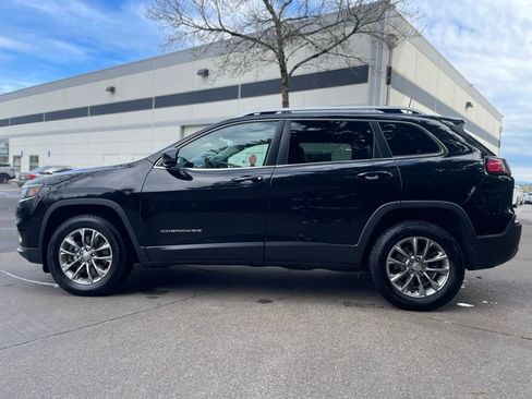 Used 2019 Jeep Cherokee Latitude Plus w/ Comfort/Convenience Group image 7