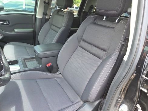 Used 2024 Nissan Frontier SV w/ SV Convenience Package RWD image 9