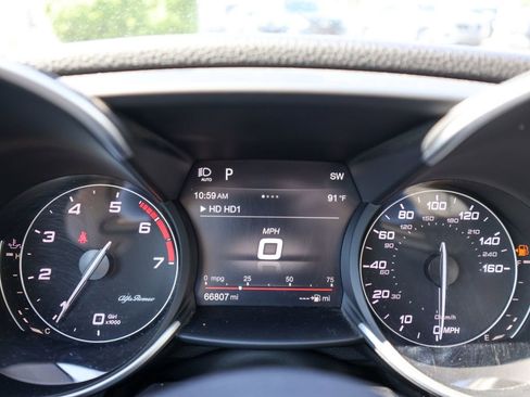 Used 2018 Alfa Romeo Giulia Ti Sport w/ Quick Order Package 22S Sport AWD/4WD image 23