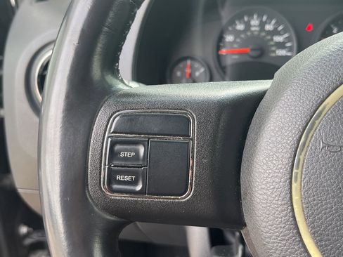 Used 2013 Jeep Compass Latitude FWD image 20