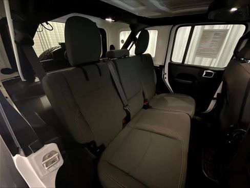 Used 2024 Jeep Wrangler Willys AWD/4WD image 16