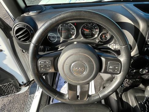 Used 2017 Jeep Wrangler Unlimited Sahara image 12