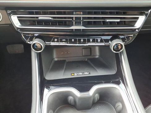 Used 2025 Chevrolet Traverse LT w/ Sun and Wheel Package FWD image 27