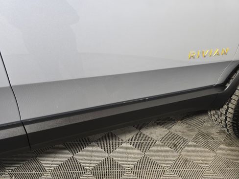 Used 2023 Rivian R1T Launch Edition image 33