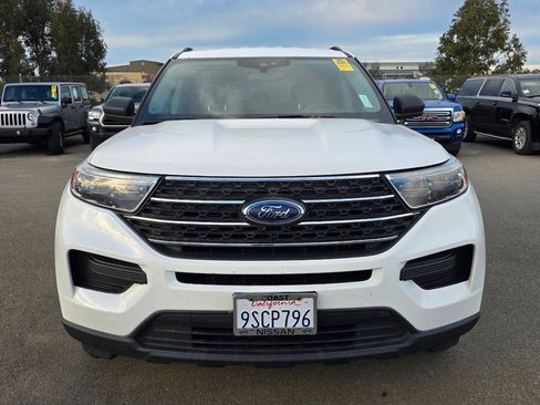 Used 2022 Ford Explorer XLT image 2