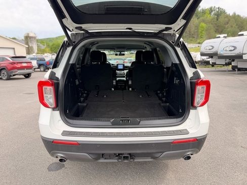 Used 2023 Ford Explorer XLT w/ XLT Sport Appearance Package AWD/4WD image 14