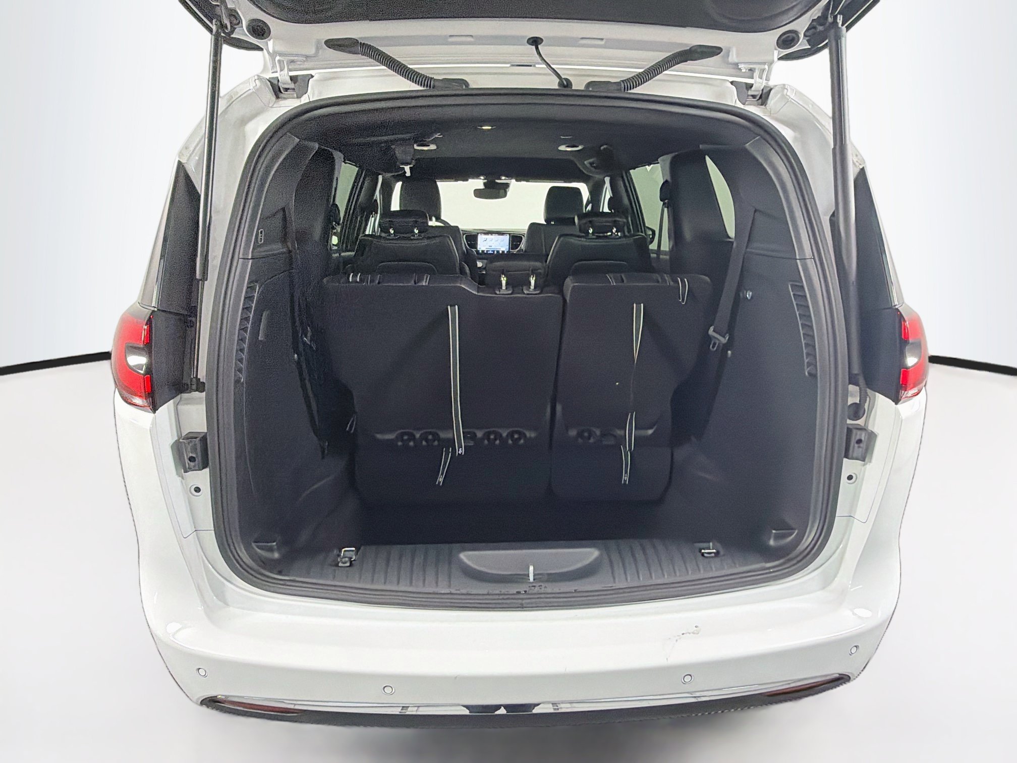 Used 2025 Chrysler Pacifica Select FWD image 30