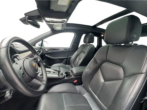 Used 2024 Porsche Macan AWD/4WD image 19
