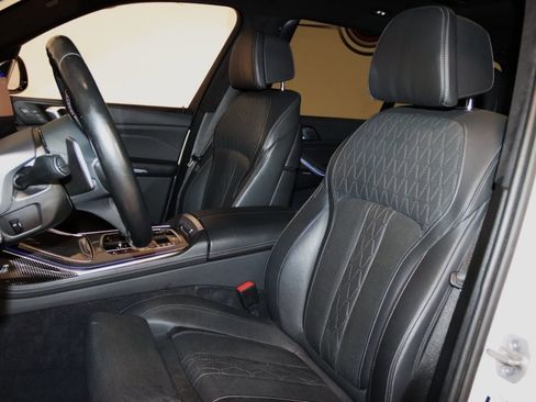 Used 2024 BMW X7 M60i image 37