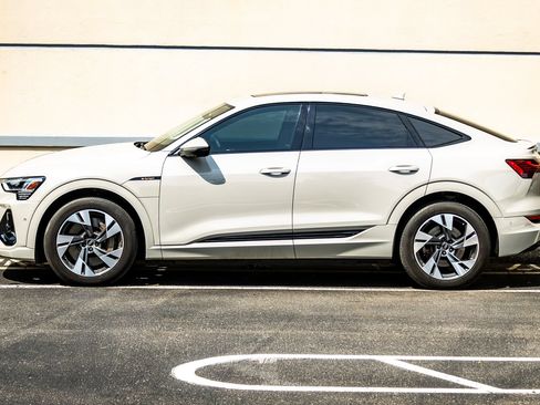 Used 2022 Audi e-tron Premium AWD/4WD image 4