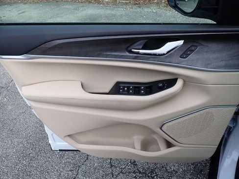 New 2025 Jeep Grand Cherokee Limited image 15