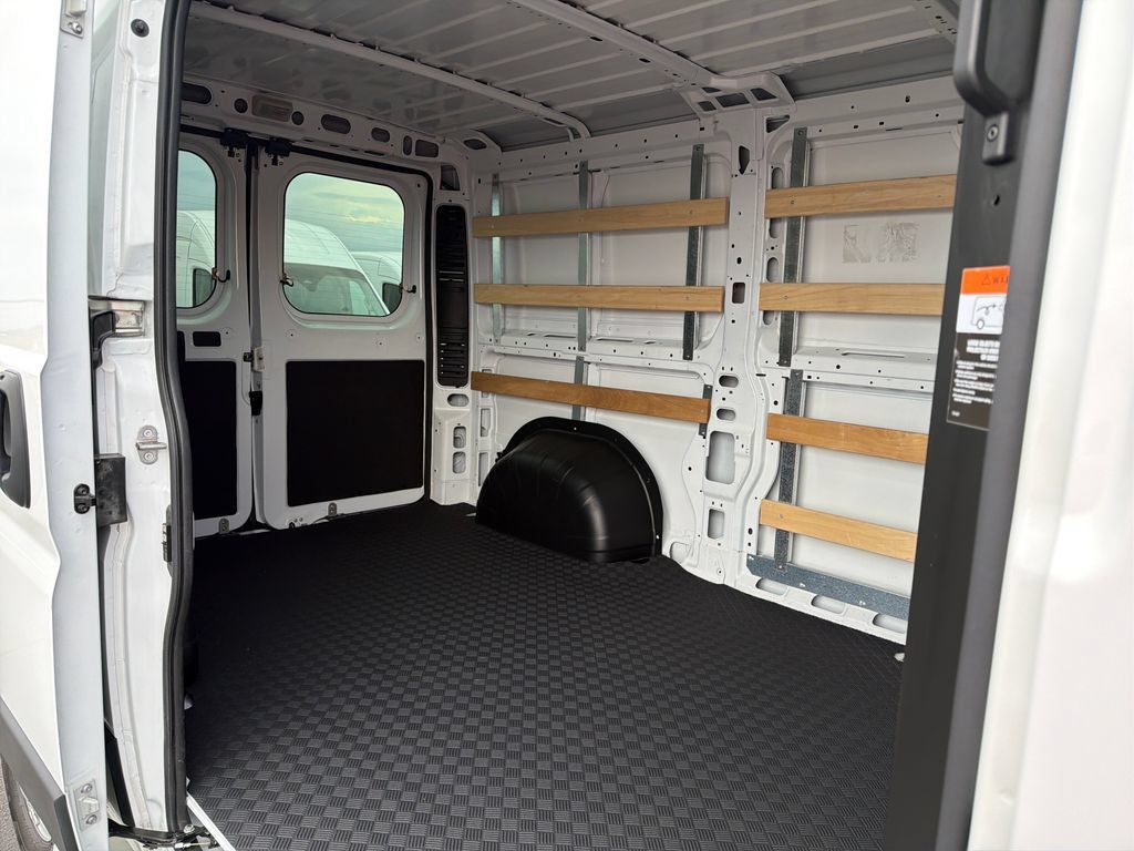 Used 2025 RAM ProMaster 2500 w/ U-Haul Equipment Group FWD image 19