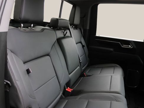 Used 2025 GMC Sierra 2500 SLT w/ SLT Premium Package AWD/4WD image 18