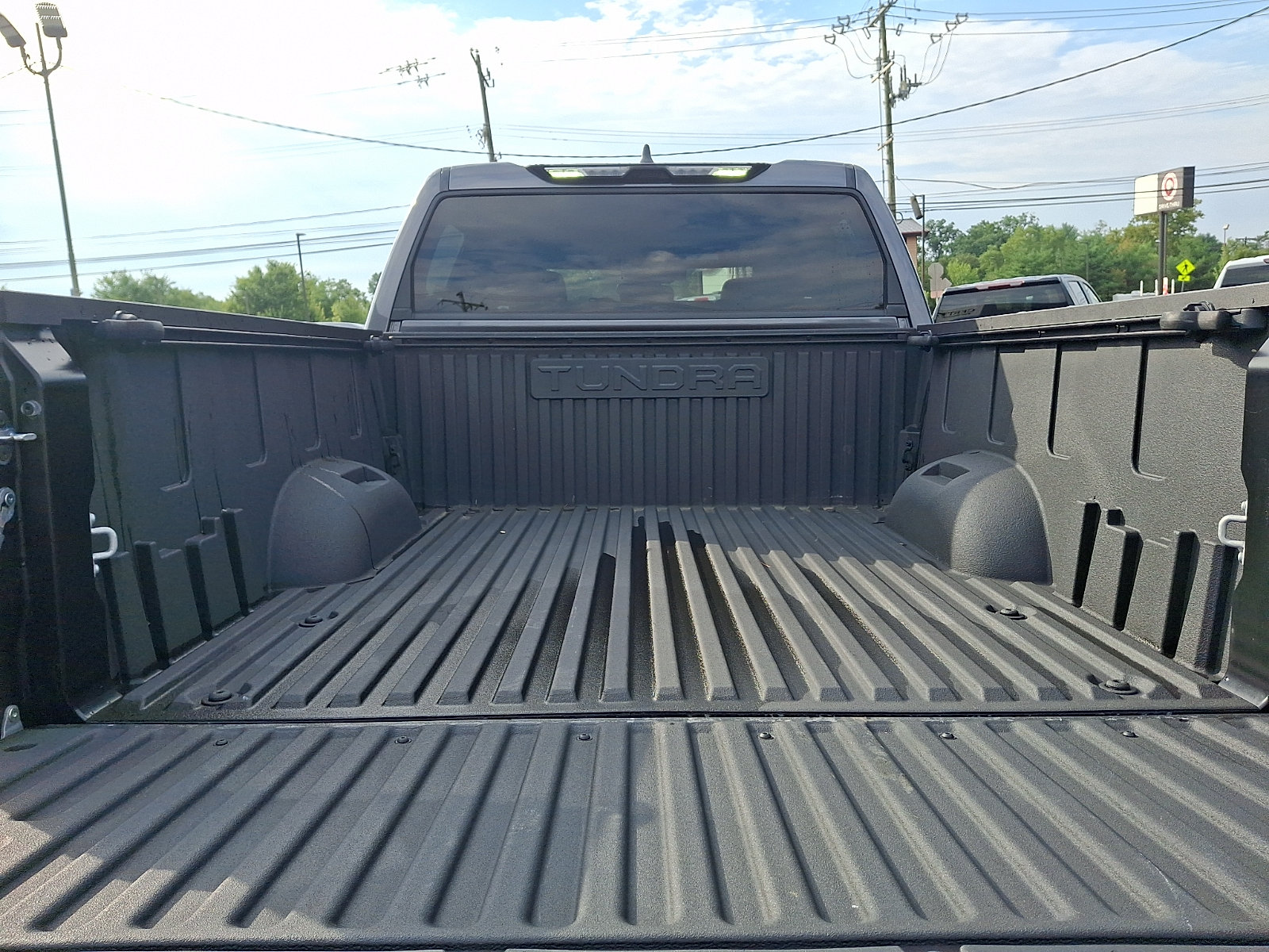 Used 2025 Toyota Tundra SR5 w/ SR5 Convenience Package AWD/4WD image 29