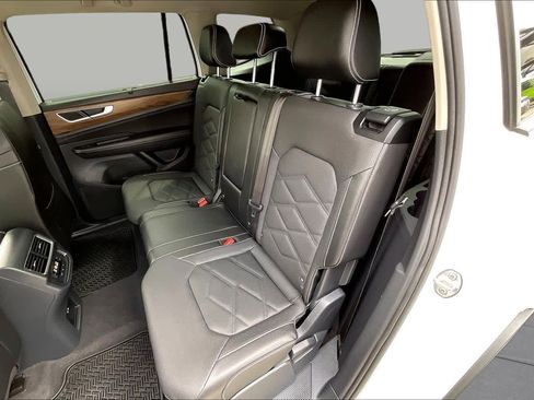 Used 2024 Volkswagen Atlas SE FWD image 19