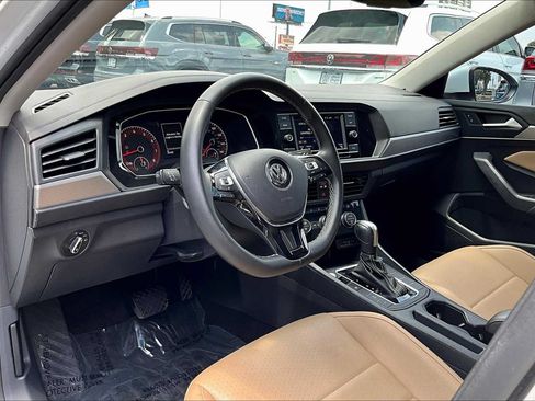 Used 2021 Volkswagen Jetta SE w/ SE Cold Weather Package FWD image 18