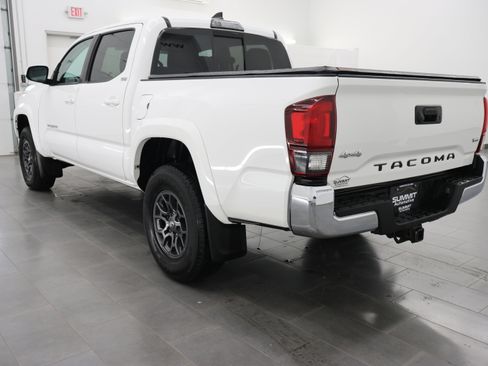 Used 2018 Toyota Tacoma SR5 AWD/4WD image 6