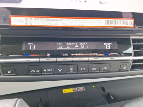 Used 2025 Toyota Sienna XLE image 27