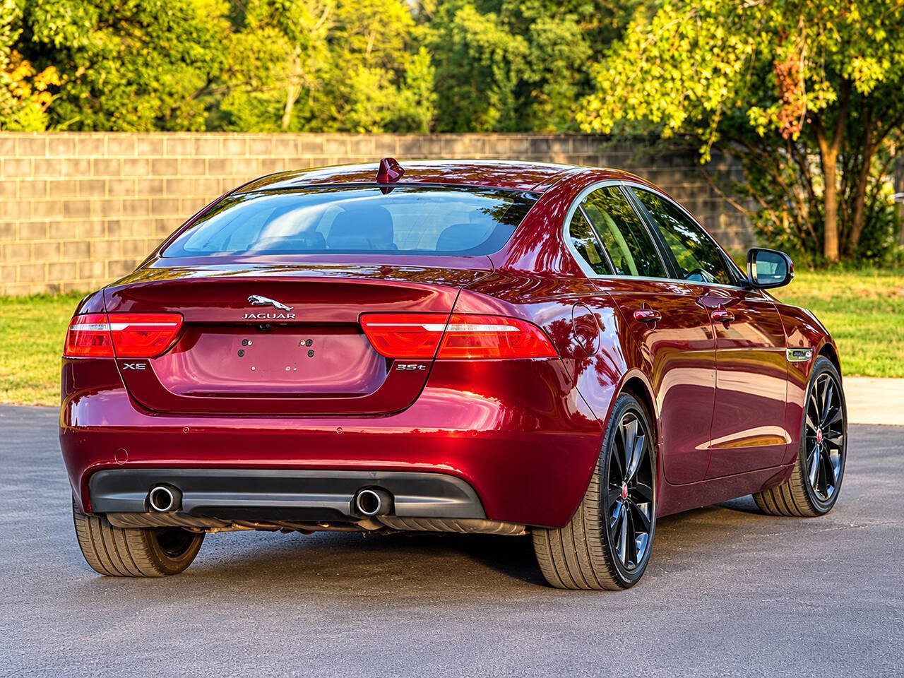 Used 2017 Jaguar XE Prestige RWD image 5