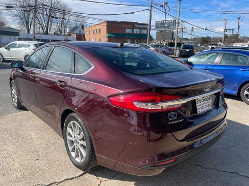 Used 2017 Ford Fusion SE w/ Fusion SE Technology Package FWD image 11