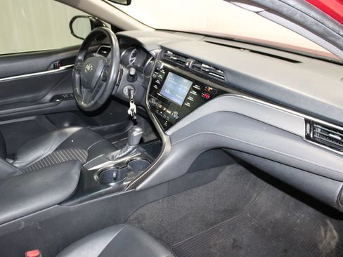 Used 2018 Toyota Camry SE FWD image 22
