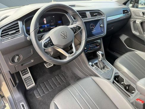 Used 2024 Volkswagen Tiguan SE R-Line image 4