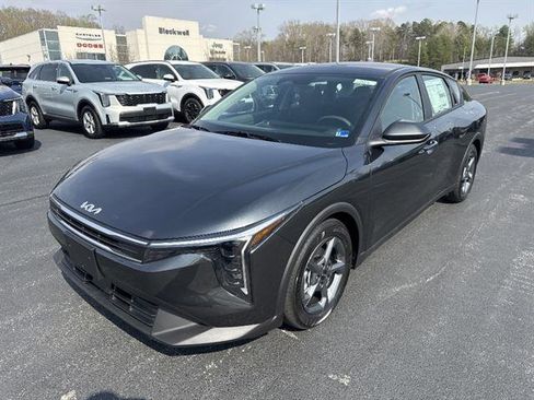 New 2026 Kia K4 LXS FWD image 3