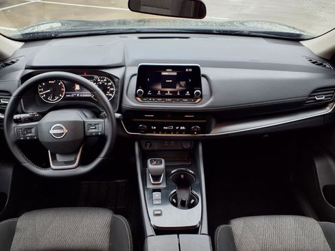 Used 2025 Nissan Rogue SV image 10