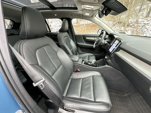 Used 2023 Volvo XC40 B5 Plus w/ Climate Package image 30