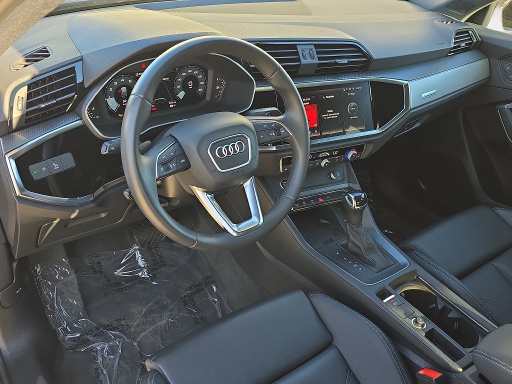 Used 2025 Audi Q3 2.0T Premium w/ Convenience Package AWD/4WD image 19