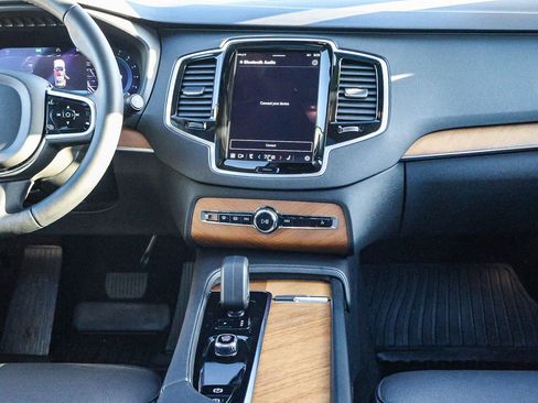 Used 2025 Volvo XC90 B5 Plus w/ Protection Package Premier image 23