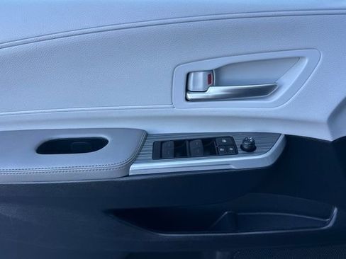 Used 2025 Toyota Sienna XLE image 12